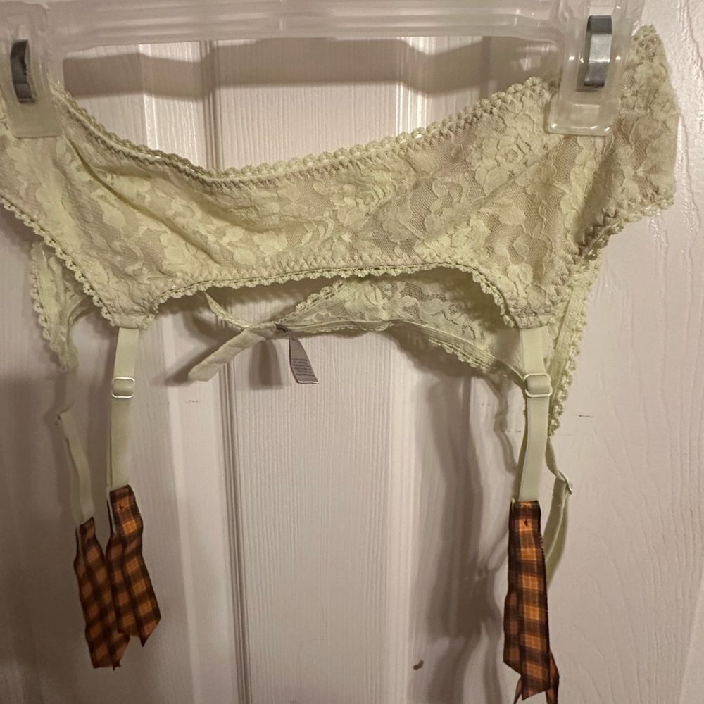 Victorias Secret Dream angels Lace plaid Garter Belt Medium/large NWOT